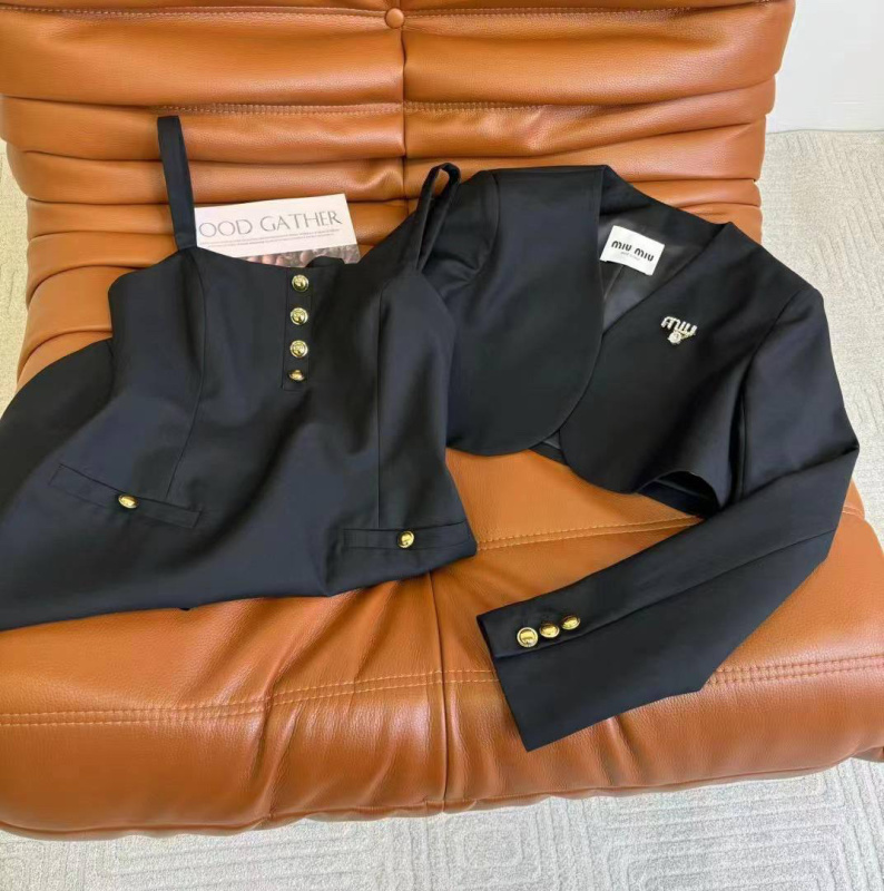 КОСТЮМ MIU MIU 