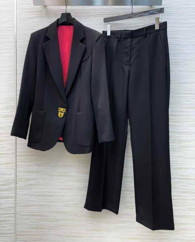 КОСТЮМ SCHIAPARELLI 