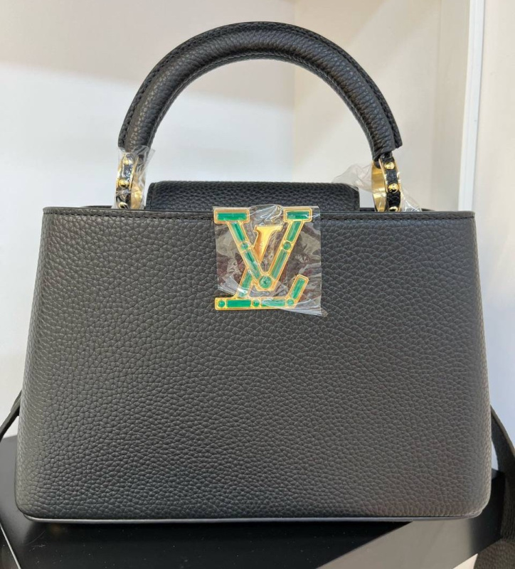 СУМКА LOUIS VUITTON CAPUCINES 