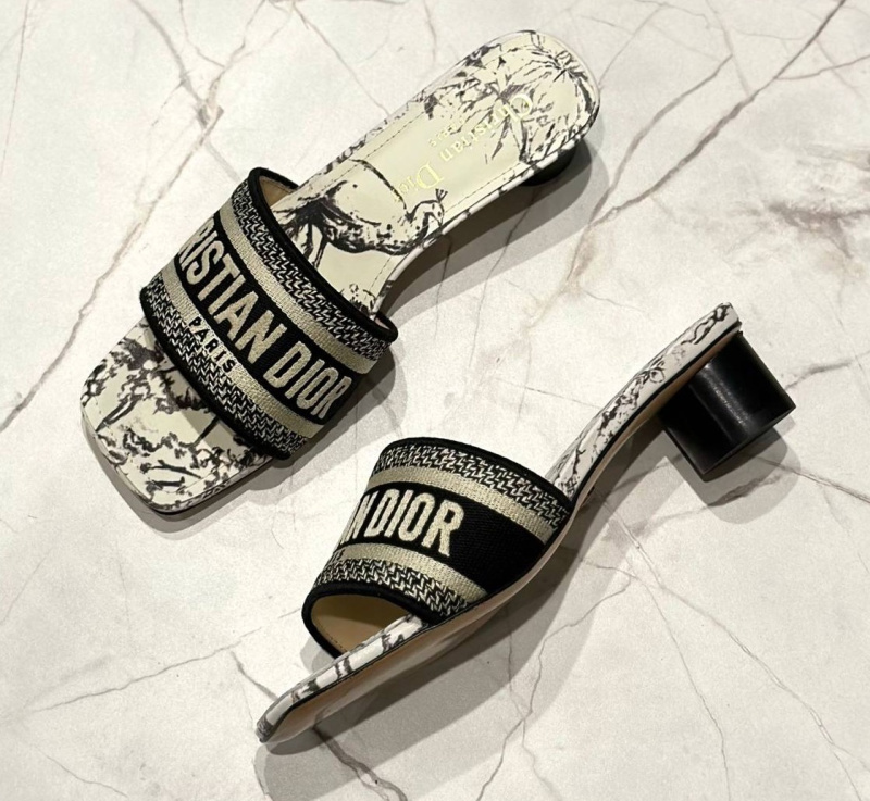 ШЛЕПКИ CHRISTIAN DIOR 