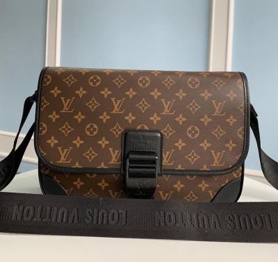 МУЖСКАЯ СУМКА МЕССЕНДЖЕР LOUIS VUITTON 