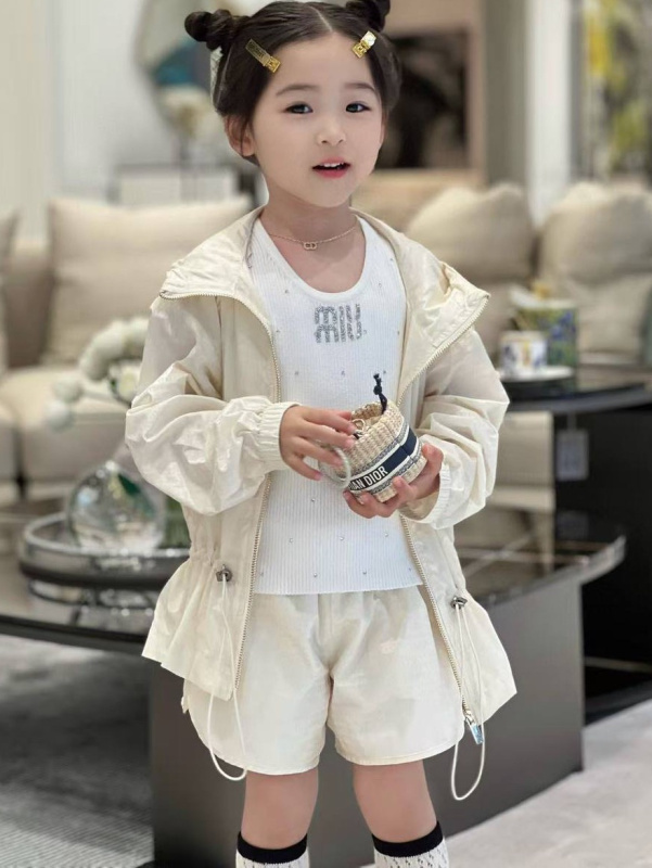 ДЕТСКИЙ КОСТЮМ MIU MIU 