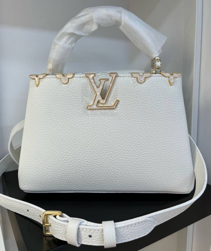 СУМКА LOUIS VUITTON CAPUCINES 