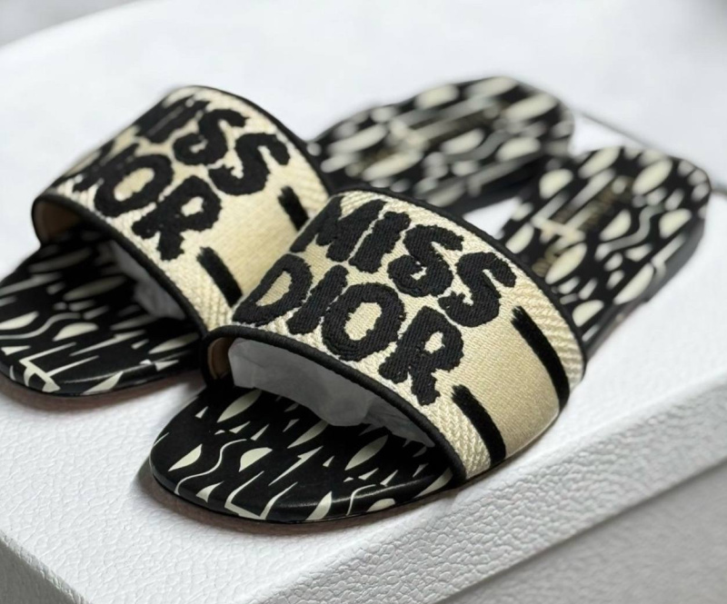 ШЛЕПКИ CHRISTIAN DIOR 