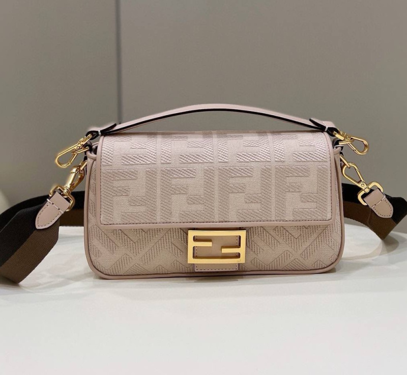 СУМКА FENDI BAGUETTE 