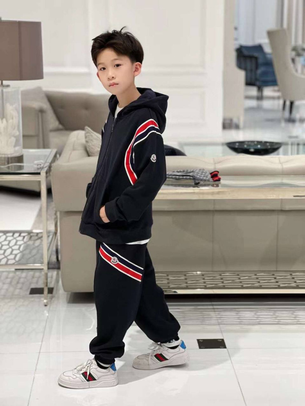 ДЕТСКИЙ КОСТЮМ MONCLER