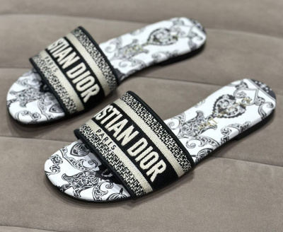 ШЛЕПКИ CHRISTIAN DIOR 