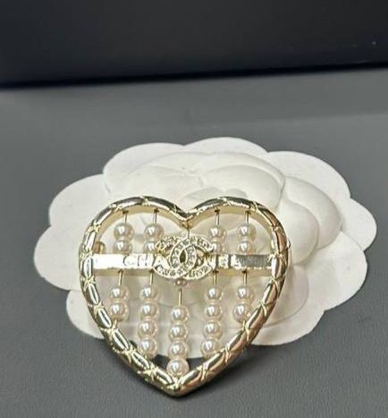 БРОШЬ CHANEL 
