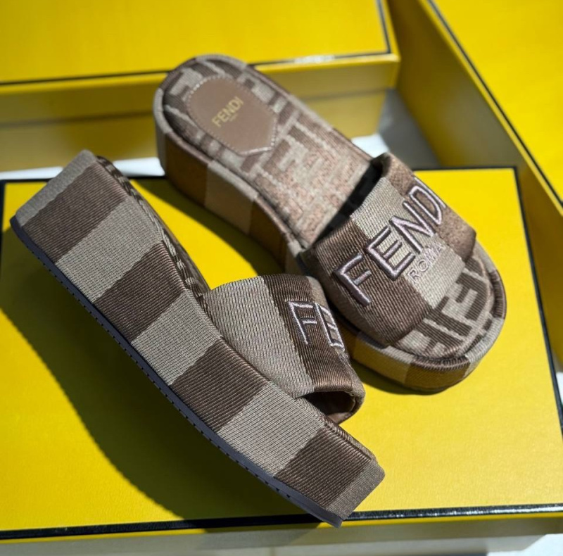 ШЛЕПКИ FENDI 