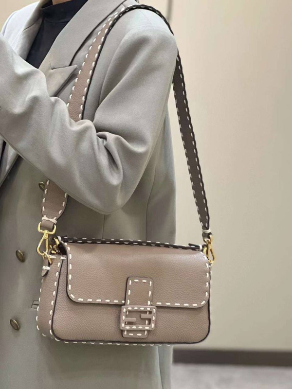 СУМКА FENDI BAGUETTE