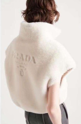 ЖИЛЕТ PRADA