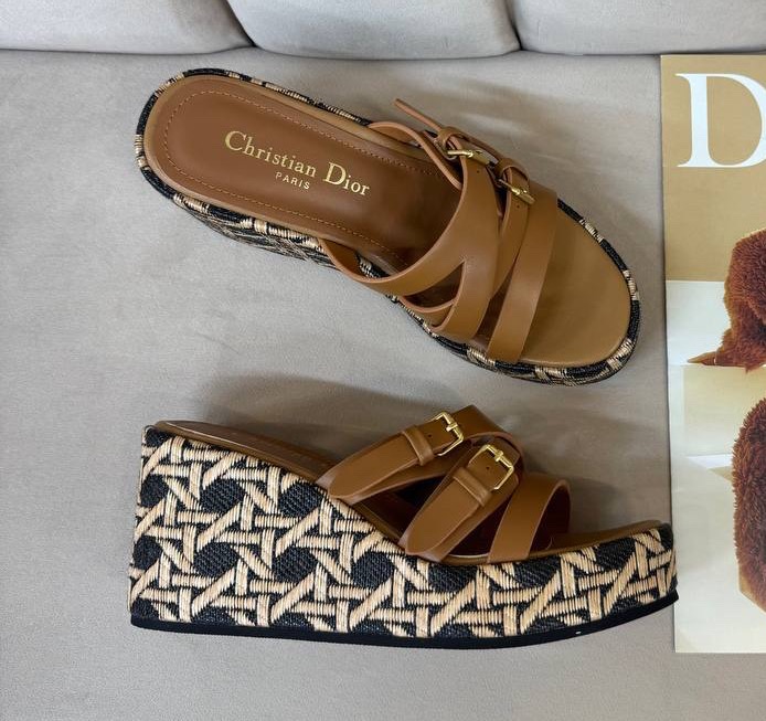 ШЛЕПКИ CHRISTIAN DIOR 