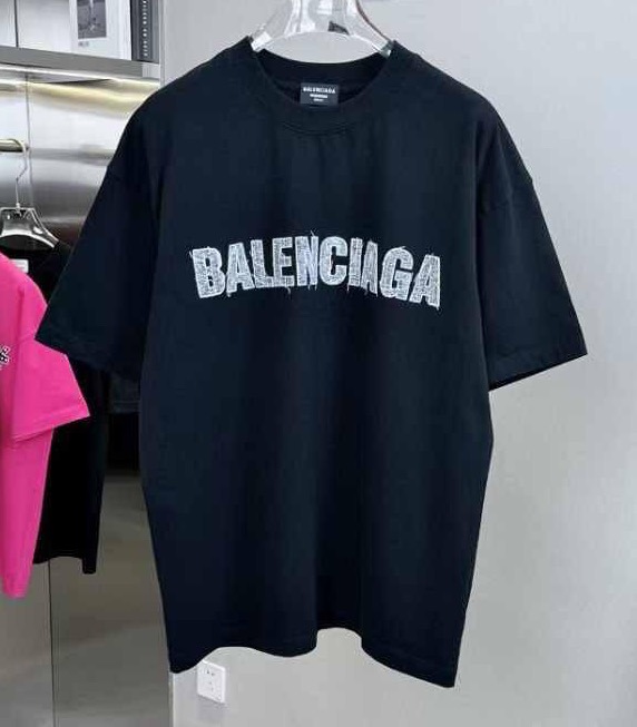 МУЖСКАЯ ФУТБОЛКА BALENCIAGA 