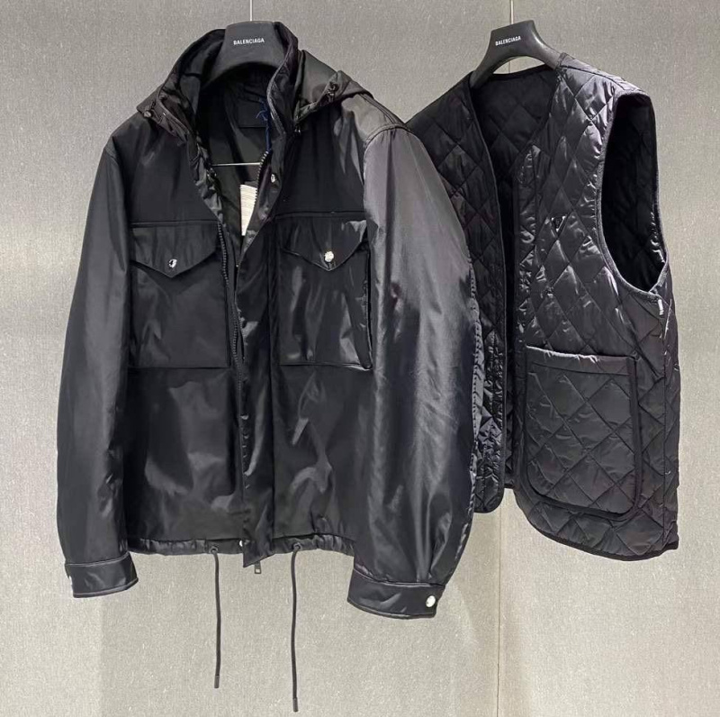 ВЕТРОВКА С ЖИЛЕТОМ PRADA 