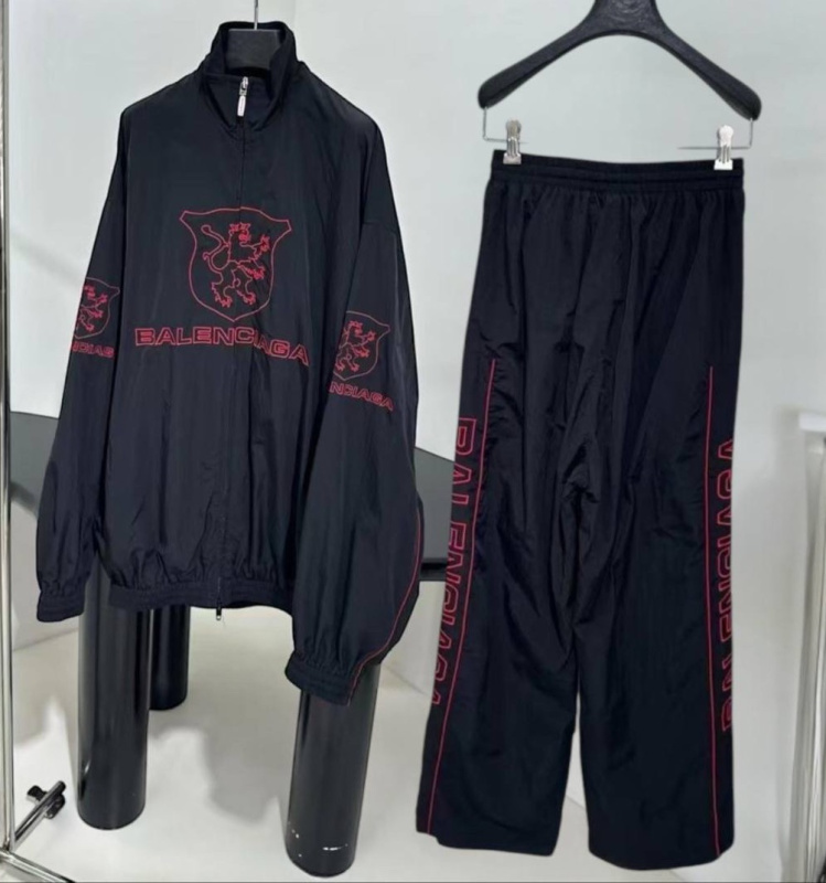 КОСТЮМ BALENCIAGA 