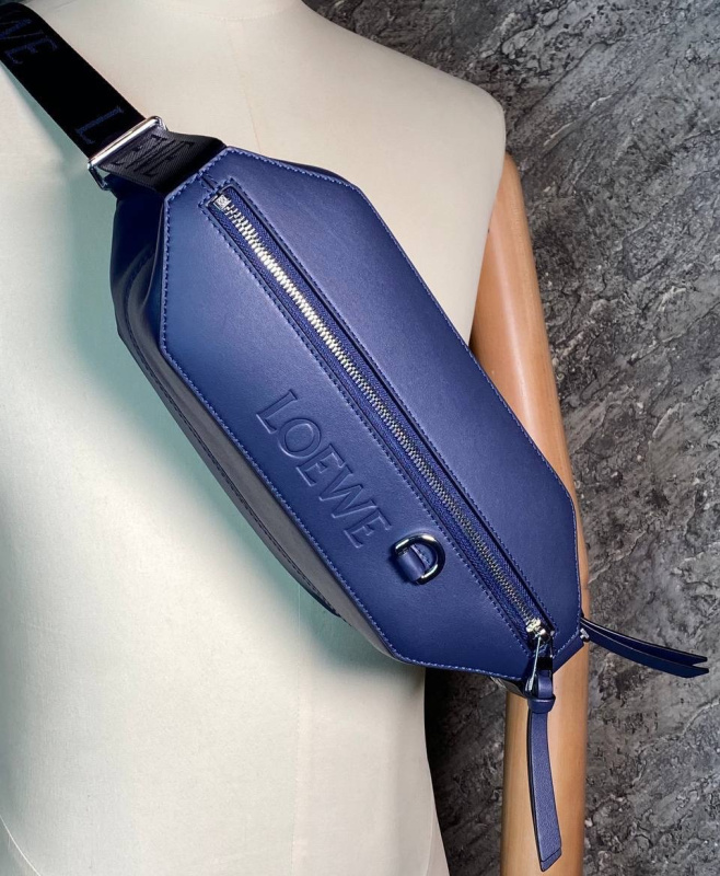 МУЖСКАЯ СУМКА СЛИНГ LOEWE 