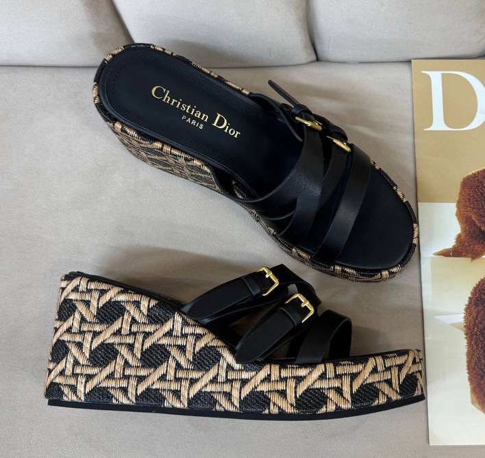 ШЛЕПКИ CHRISTIAN DIOR 