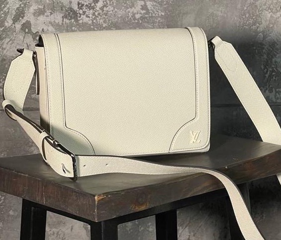 МУЖСКАЯ СУМКА МЕССЕНДЖЕР  LOUIS VUITTON 