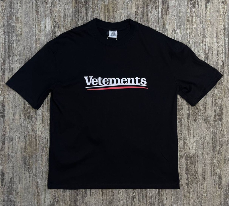 МУЖСКАЯ ФУТБОЛКА VETEMENTS 