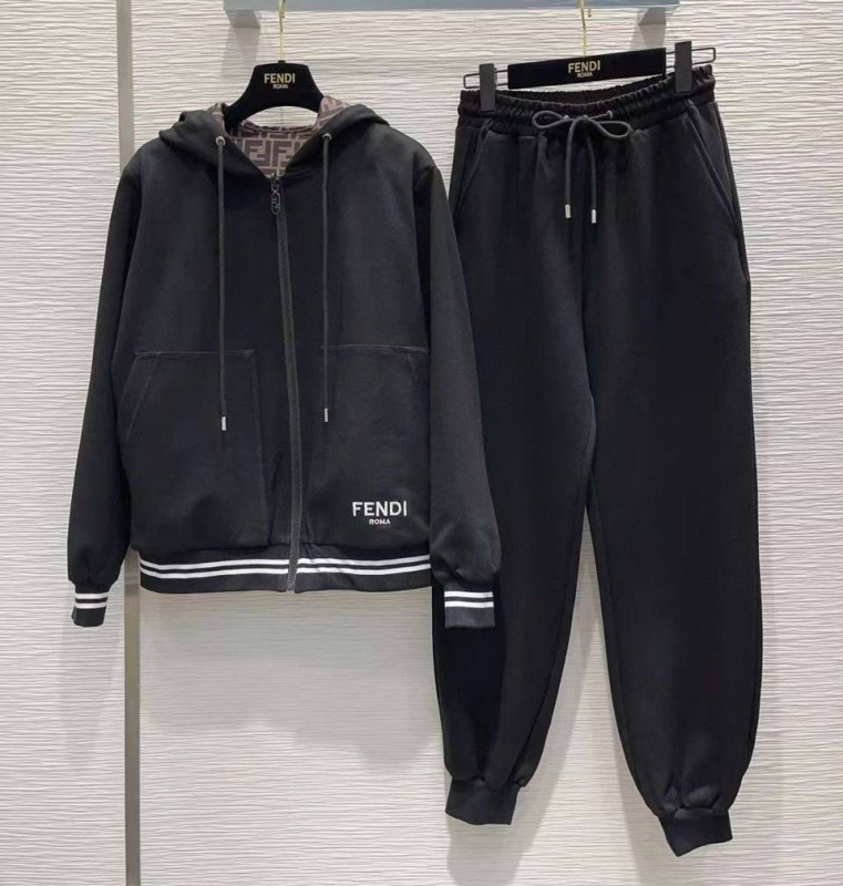 КОСТЮМ FENDI 