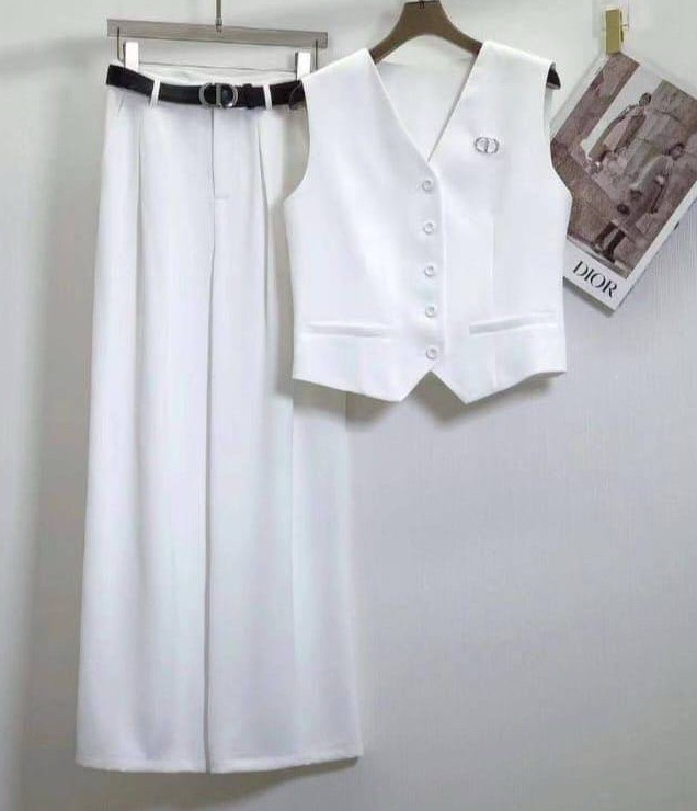 КОСТЮМ CHRISTIAN DIOR 