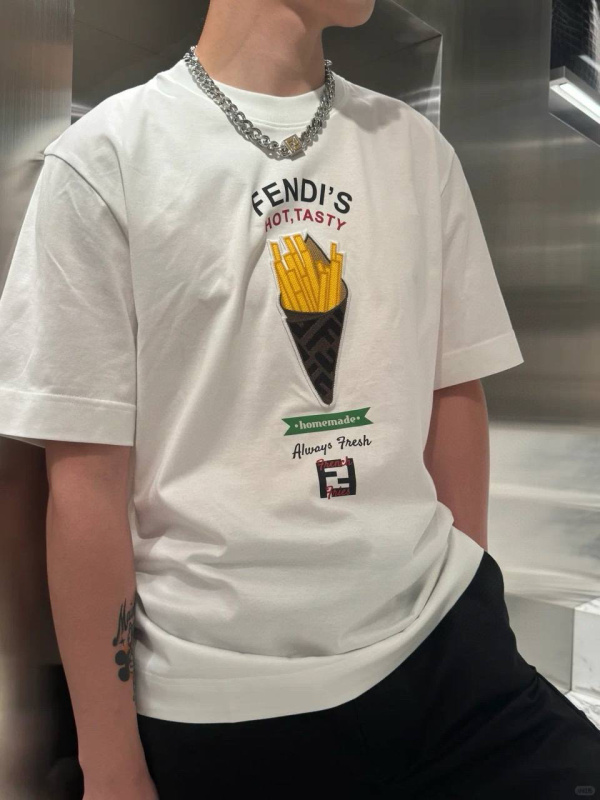 МУЖСКАЯ ФУТБОЛКА FENDI 