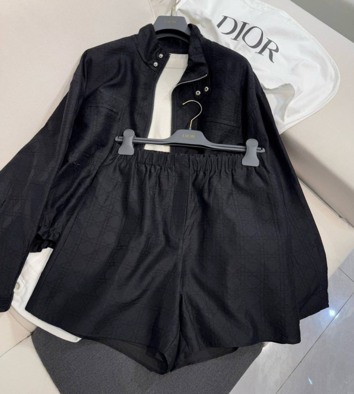 КОСТЮМ CHRISTIAN DIOR 