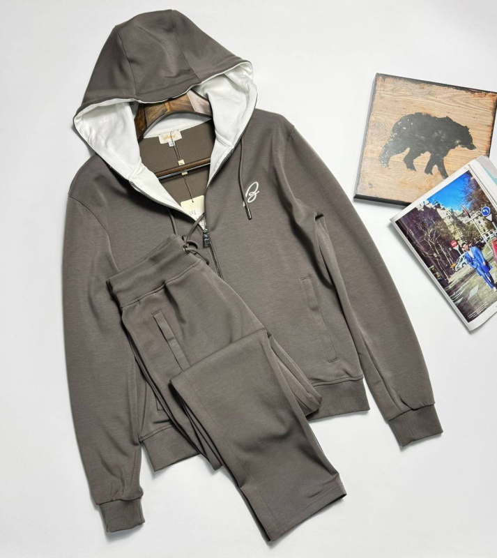 МУЖСКОЙ КОСТЮМ BRIONI 