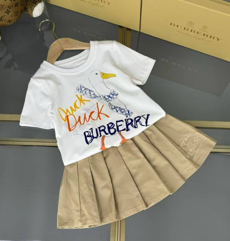 ДЕТСКИЙ КОСТЮМ BURBERRY 