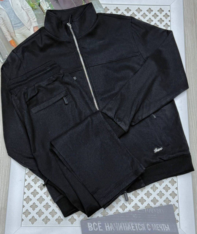 МУЖСКОЙ КОСТЮМ BRIONI 