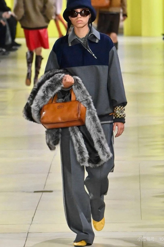 КОСТЮМ MIU MIU 