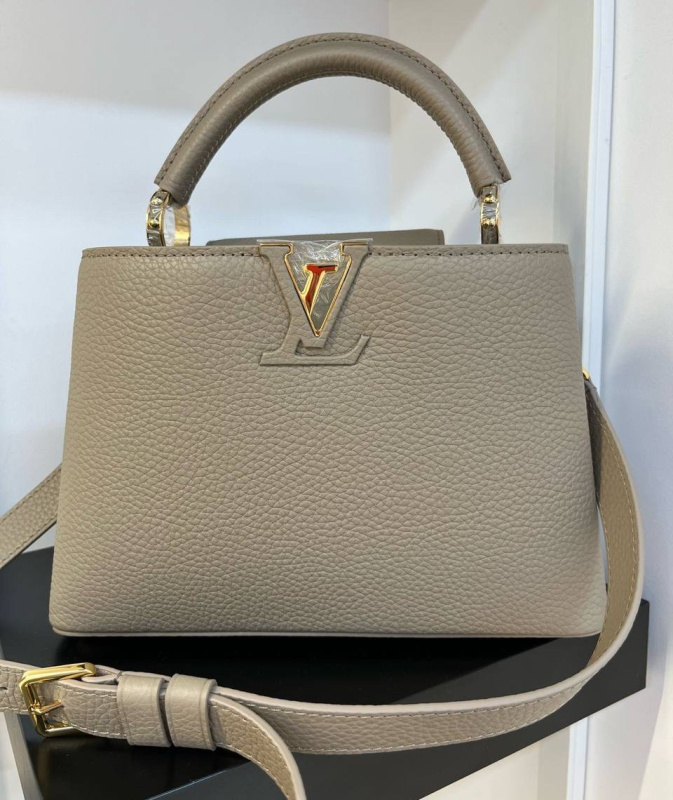 СУМКА LOUIS VUITTON CAPUCINES 