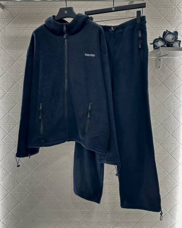 КОСТЮМ MIU MIU 