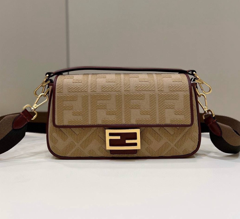 СУМКА FENDI BAGUETTE 