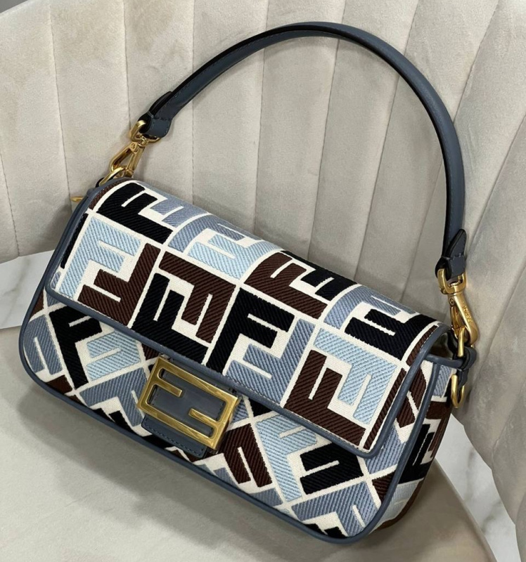 СУМКА FENDI BAGUETTE 