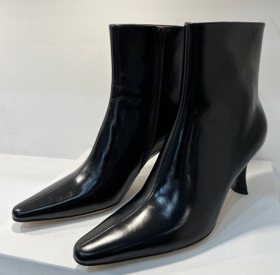 БОТИЛЬОНЫ BY FAR 