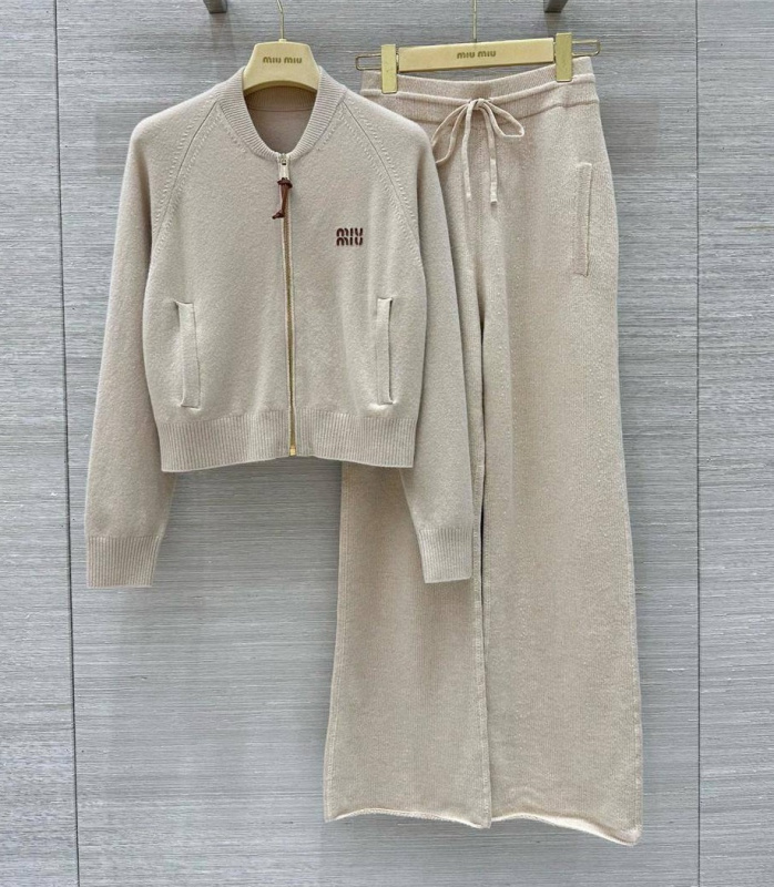 КОСТЮМ MIU MIU 