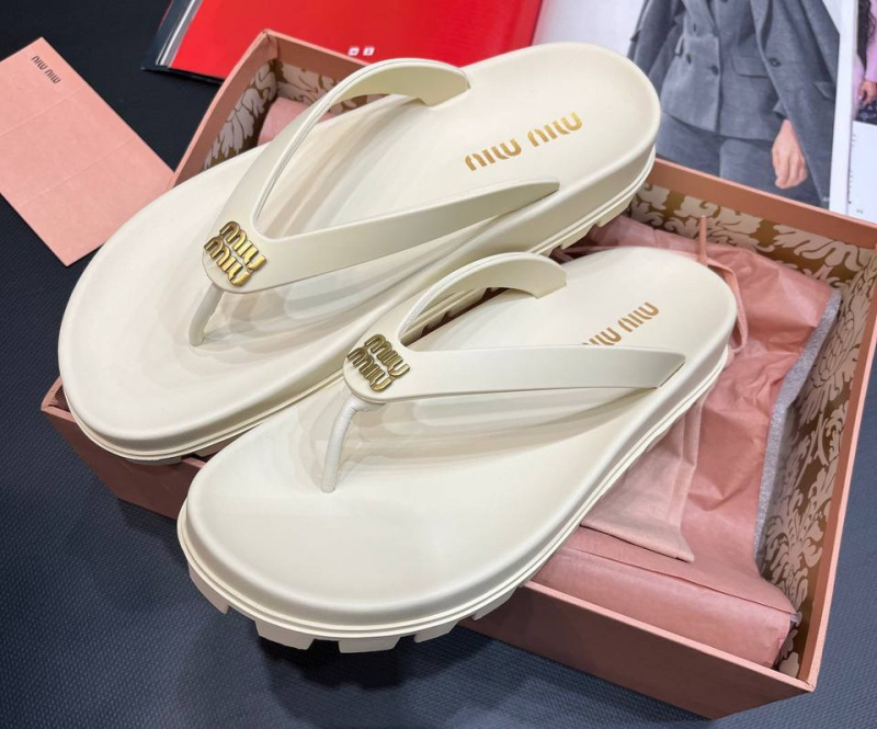 ШЛЕПКИ MIU MIU 