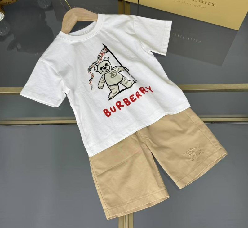 ДЕТСКИЙ КОСТЮМ BURBERRY 
