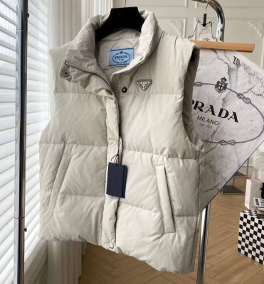 ЖИЛЕТ PRADA