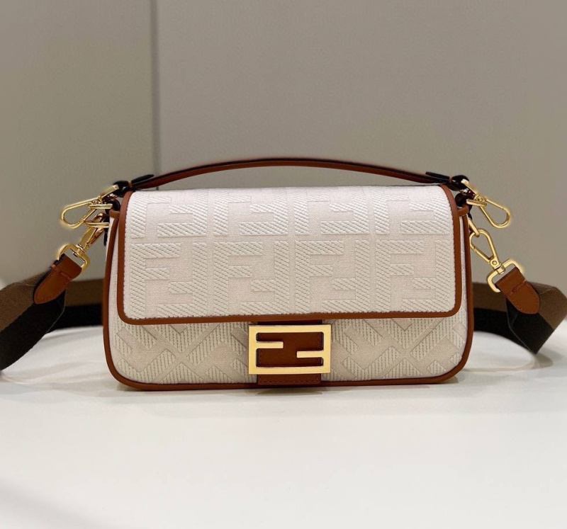 СУМКА FENDI BAGUETTE 