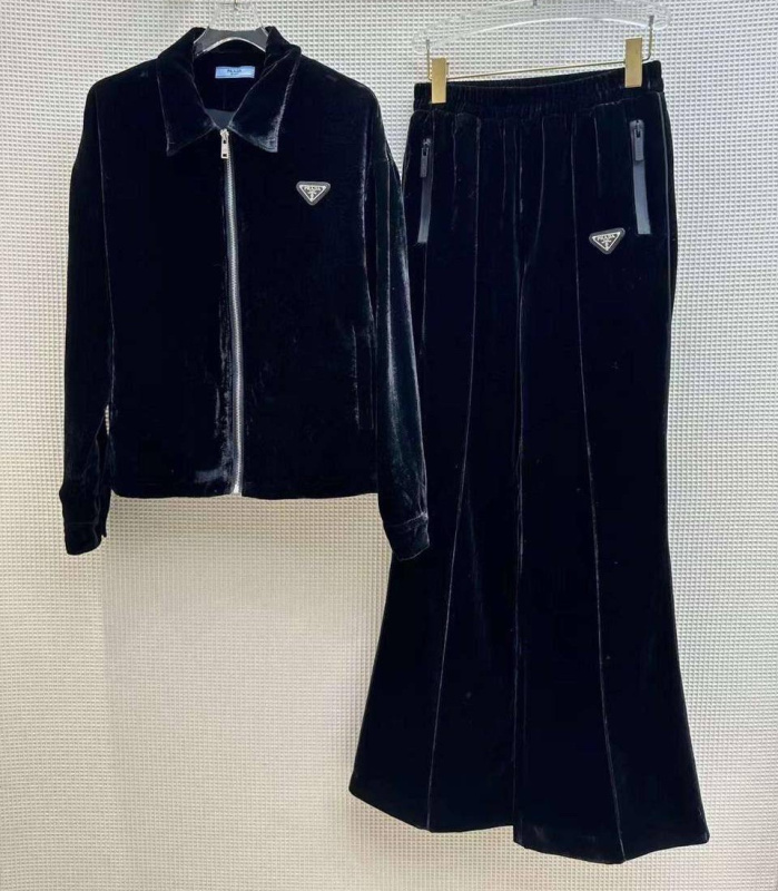КОСТЮМ PRADA 