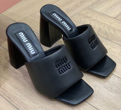 ШЛЕПКИ MIU MIU 