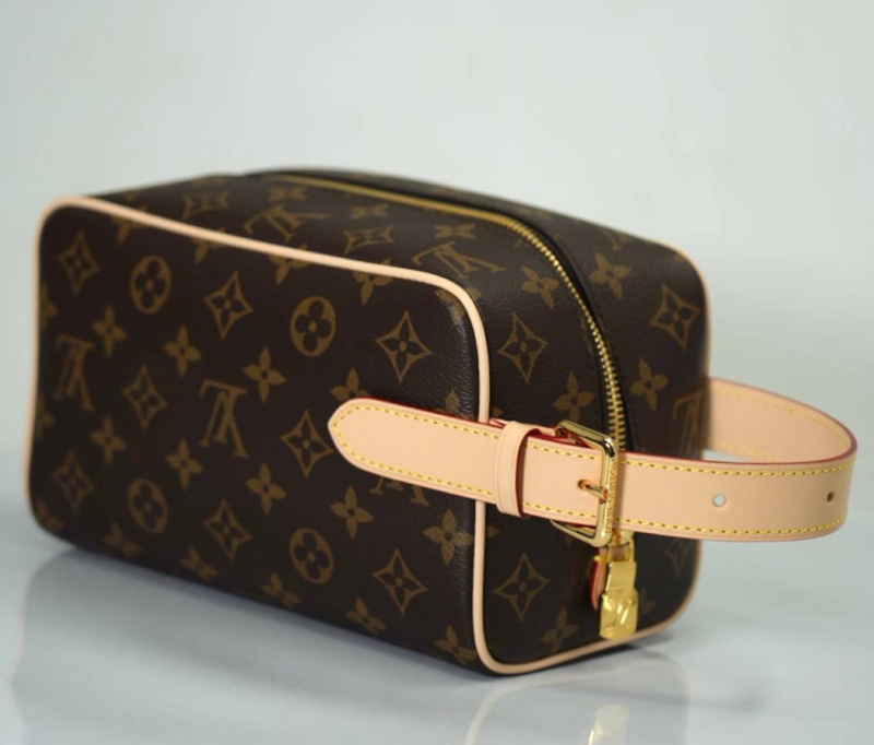 МУЖСКОЙ НЕСЕССЕР КОСМЕТИЧКА LOUIS VUITTON 