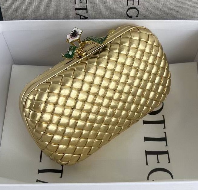 КЛАТЧ BOTTEGA VENETA 