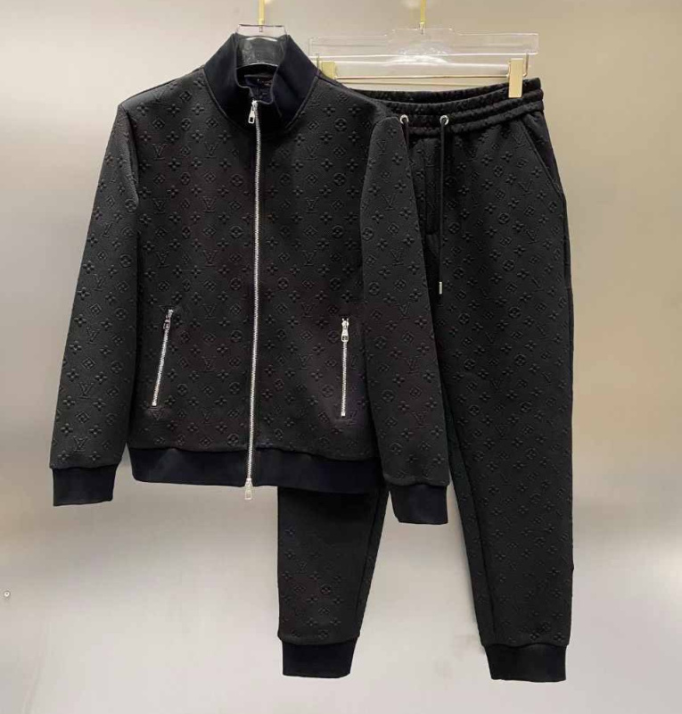 МУЖСКОЙ КОСТЮМ LOUIS VUITTON 