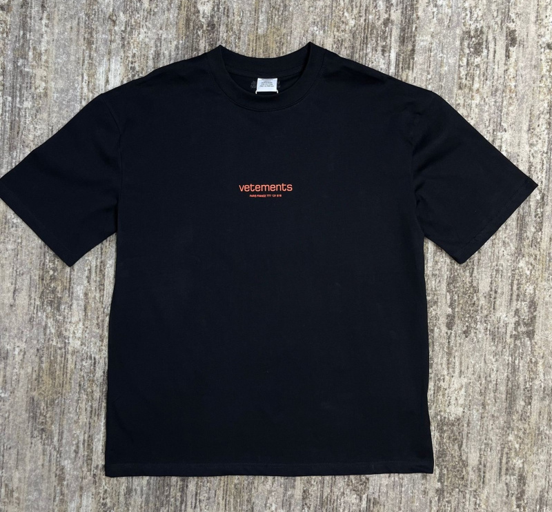 МУЖСКАЯ ФУТБОЛКА VETEMENTS 