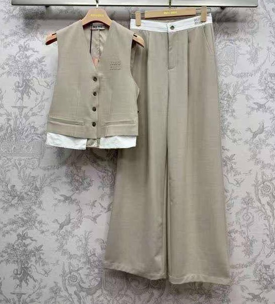 КОСТЮМ MIU MIU 