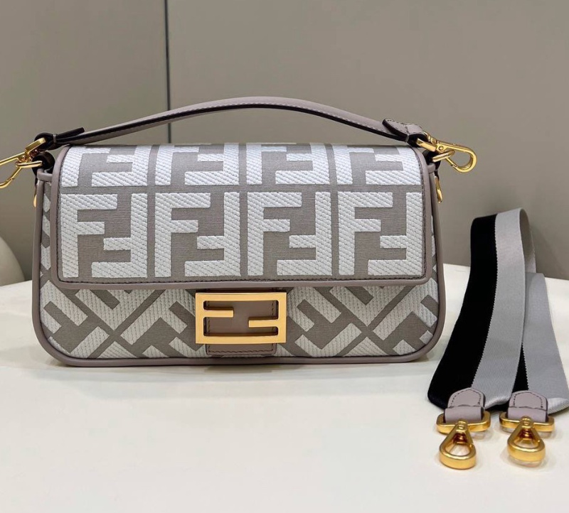 СУМКА FENDI BAGUETTE 