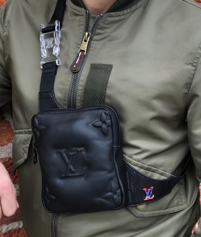 МУЖСКАЯ СУМКА СЛИНГ LOUIS VUITTON